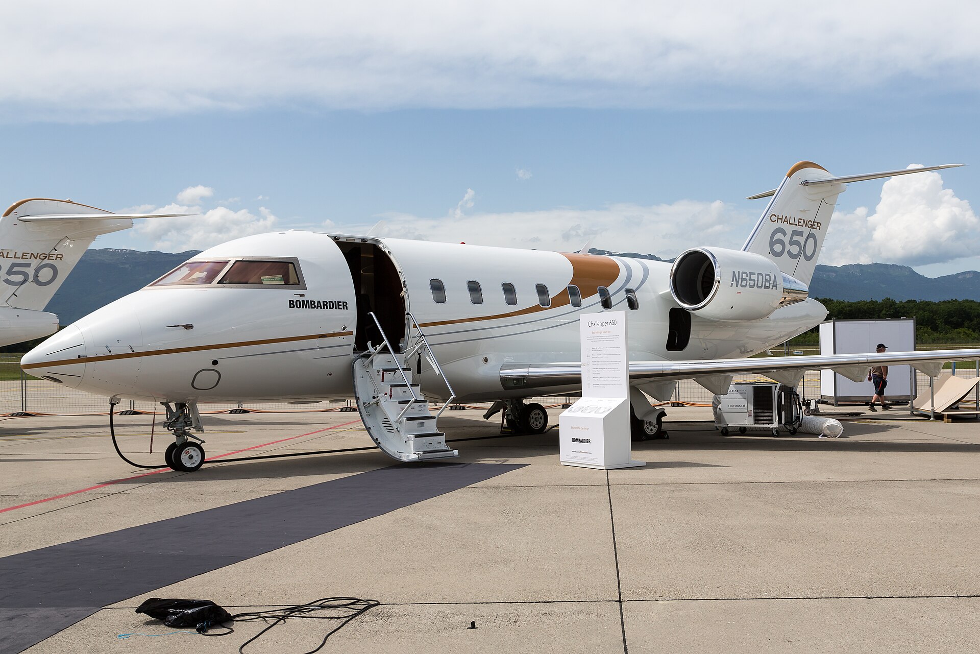 Bombardier Challenger 650 large-cabin jet
