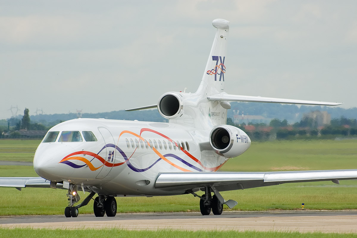 Dassault Falcon 7X tri-jet
