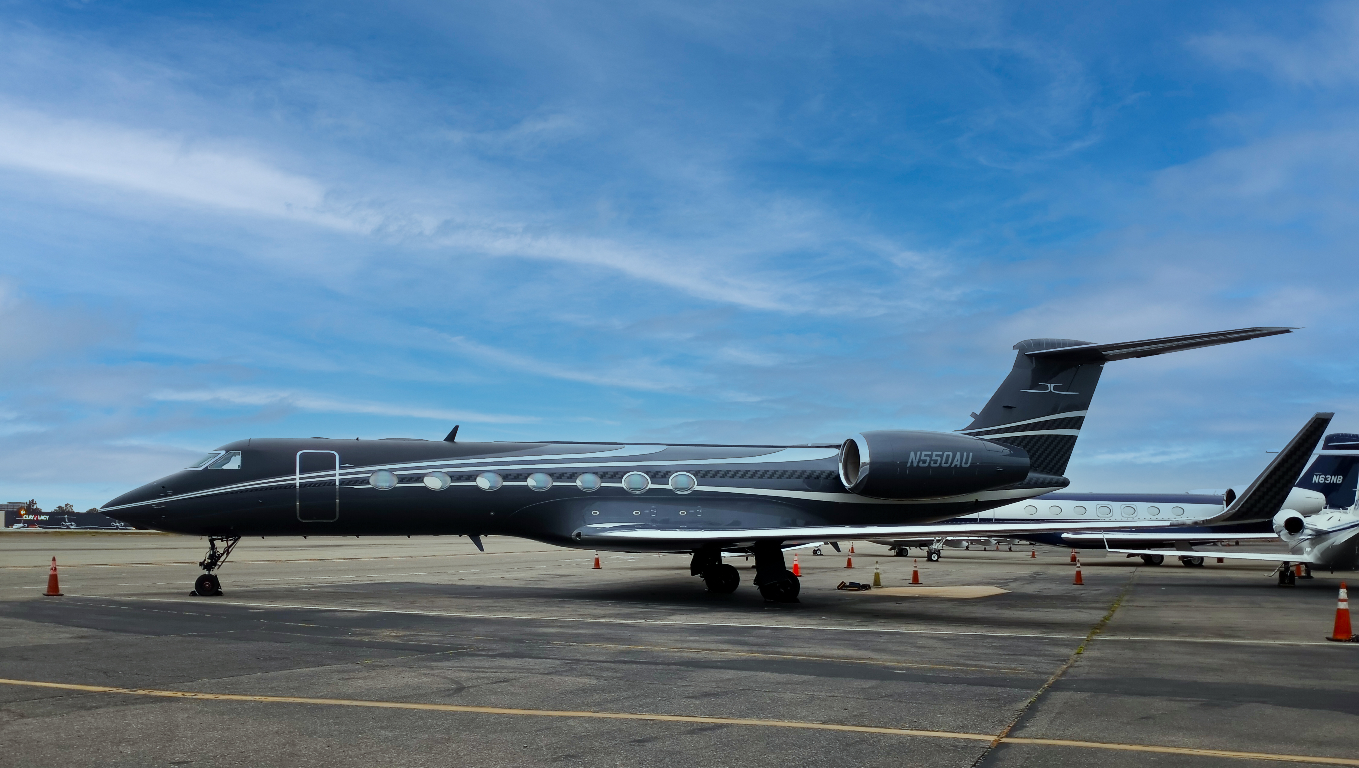 Gulfstream G550 large-cabin jet